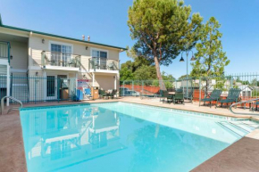 Best Western Cedar Inn & Suites